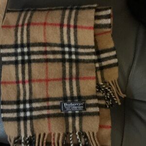 LIVE SHOW LISTING Burberry Beige and Red Plaid Scarf